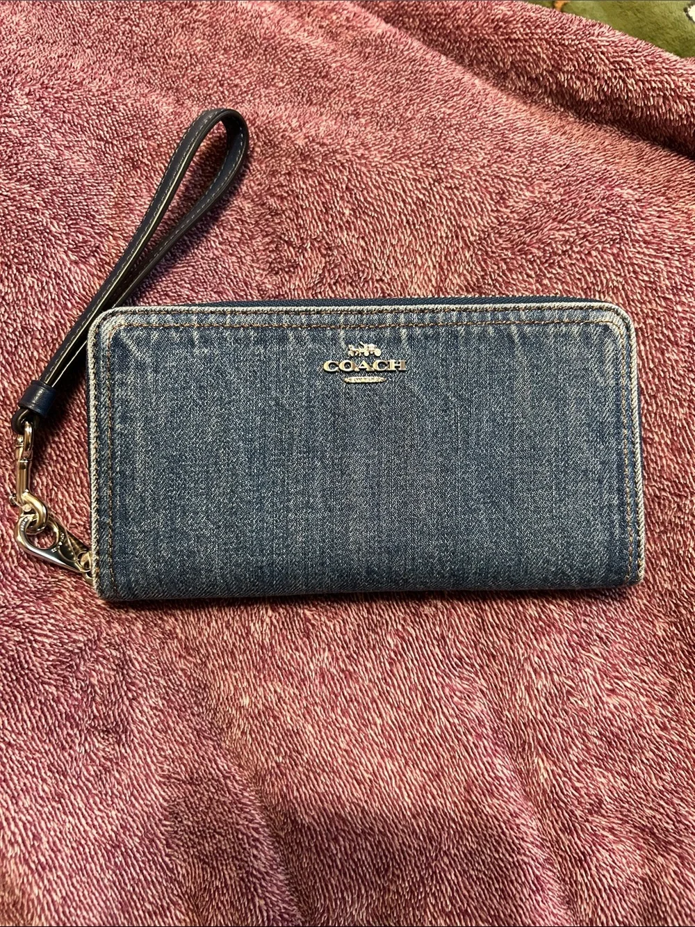 NWT Coach Denim Zip-Around Wristlet Wallet in Blue with Silver Logo - Picture 1 of 6